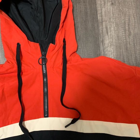 Forever 21 cropped windbreaker - Picture 3 of 5